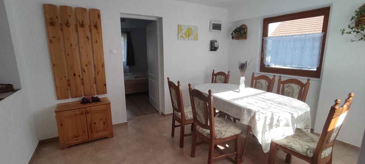 Andrea Vendeghaz Villa Egerszolat Exteriör bild